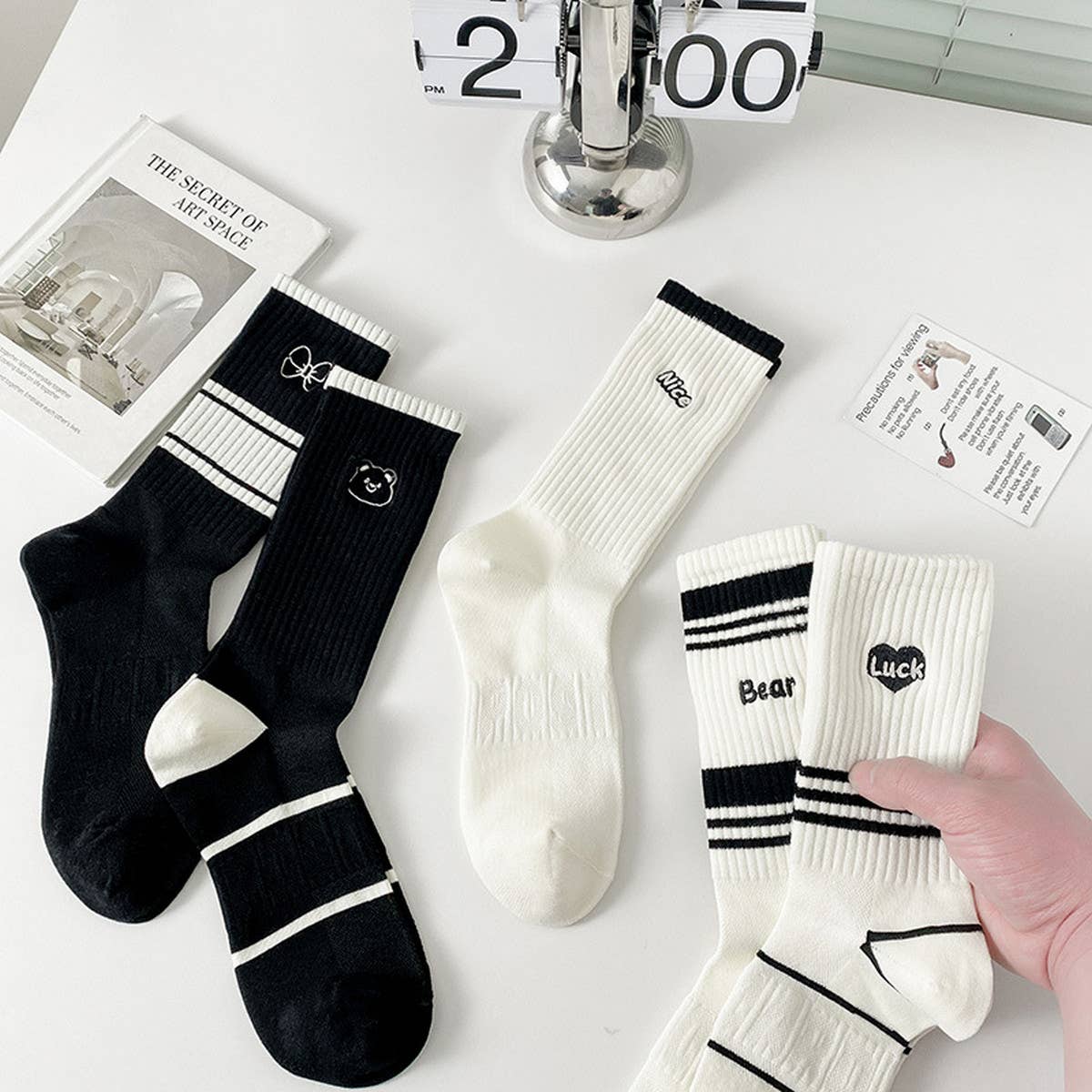 BLACK AND WHITE STRIPED MESH COTTON SOCKS_CWMS0956