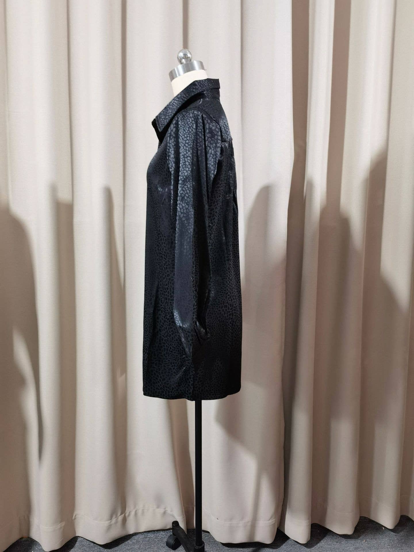 Elegant satin gravel pattern long-sleeved shirt