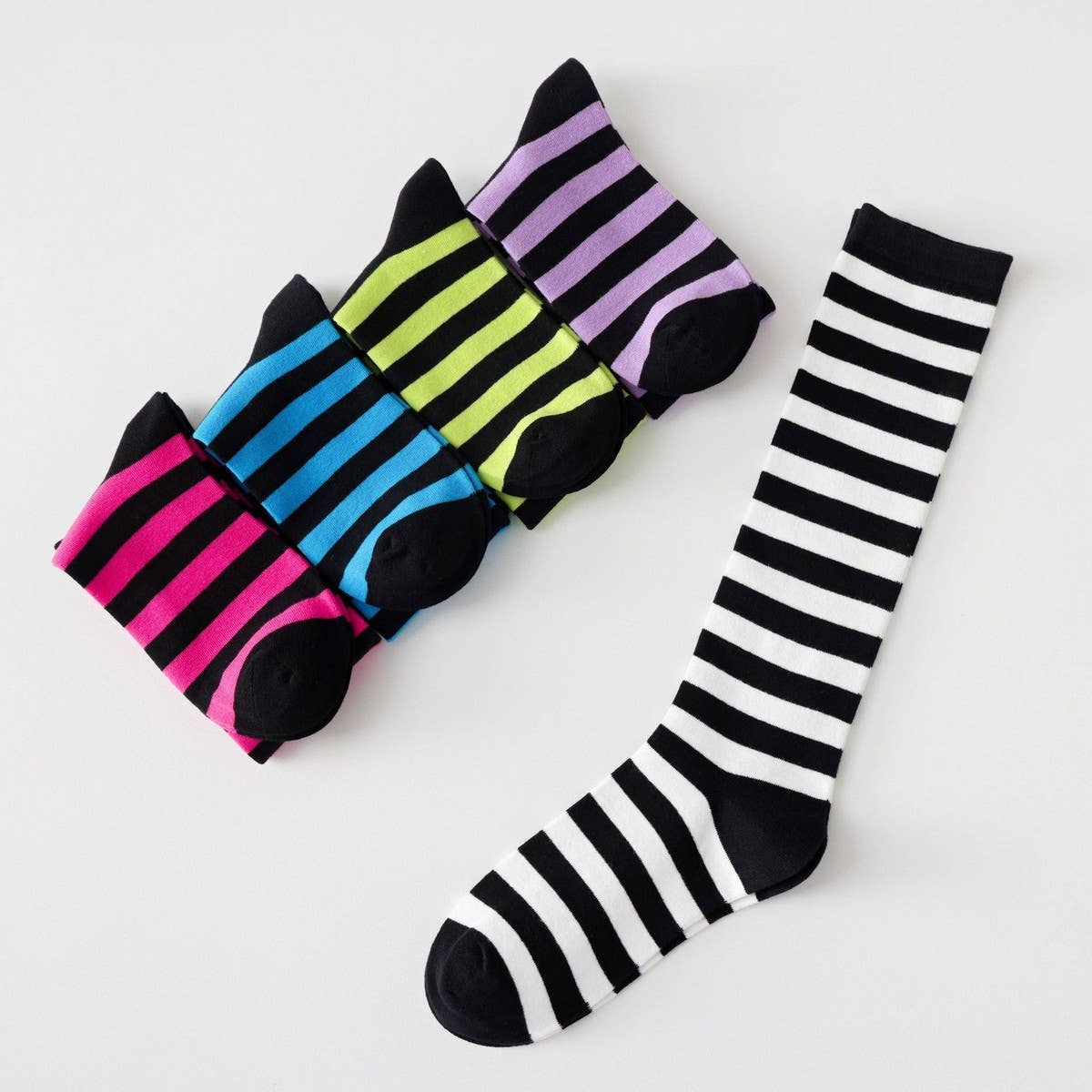 SWEET BONELESS SLIM BLACK STRIPED KNEE-HIGH SOCKS