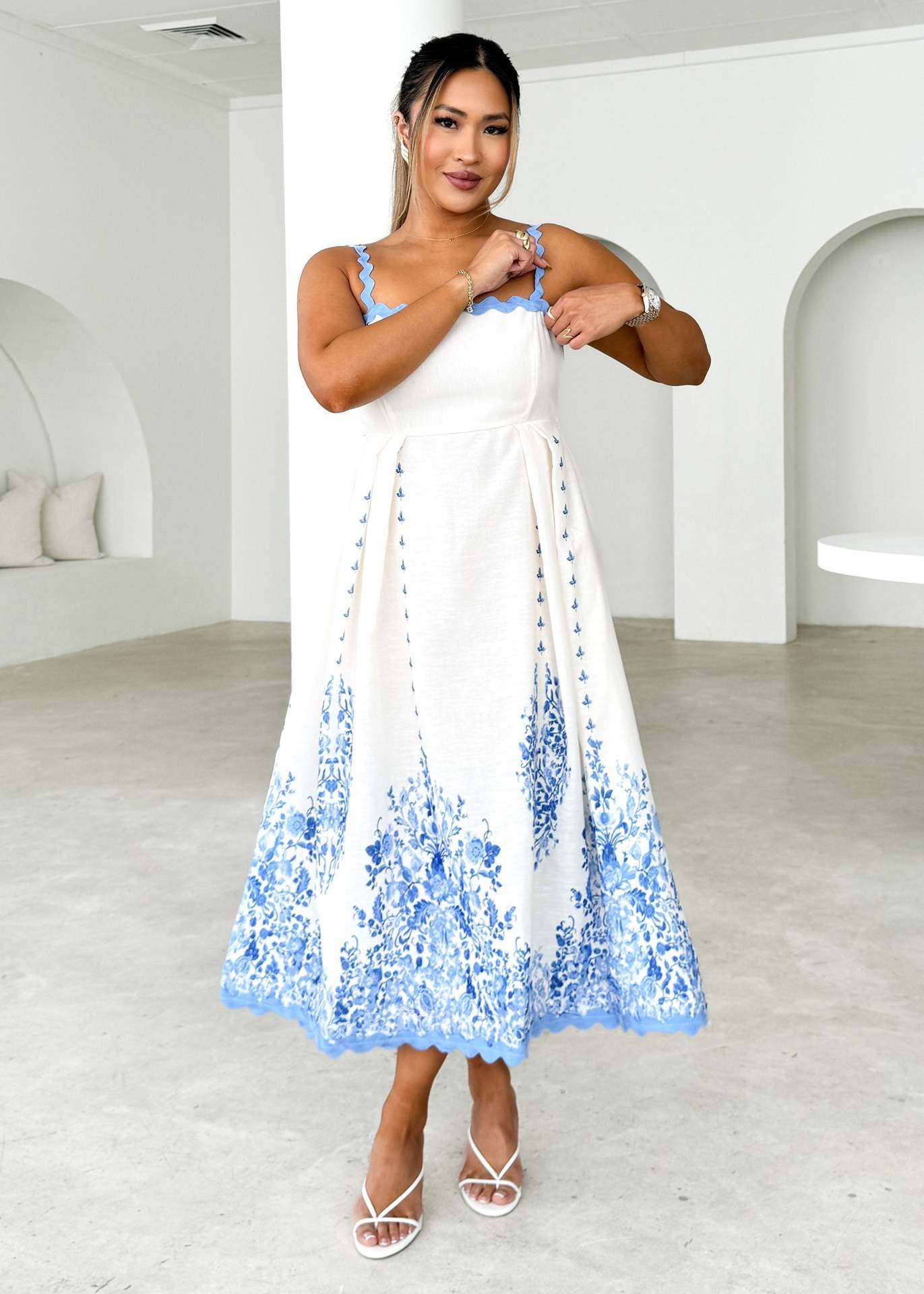 Fashion print wavy skirt sleeveless halter dress