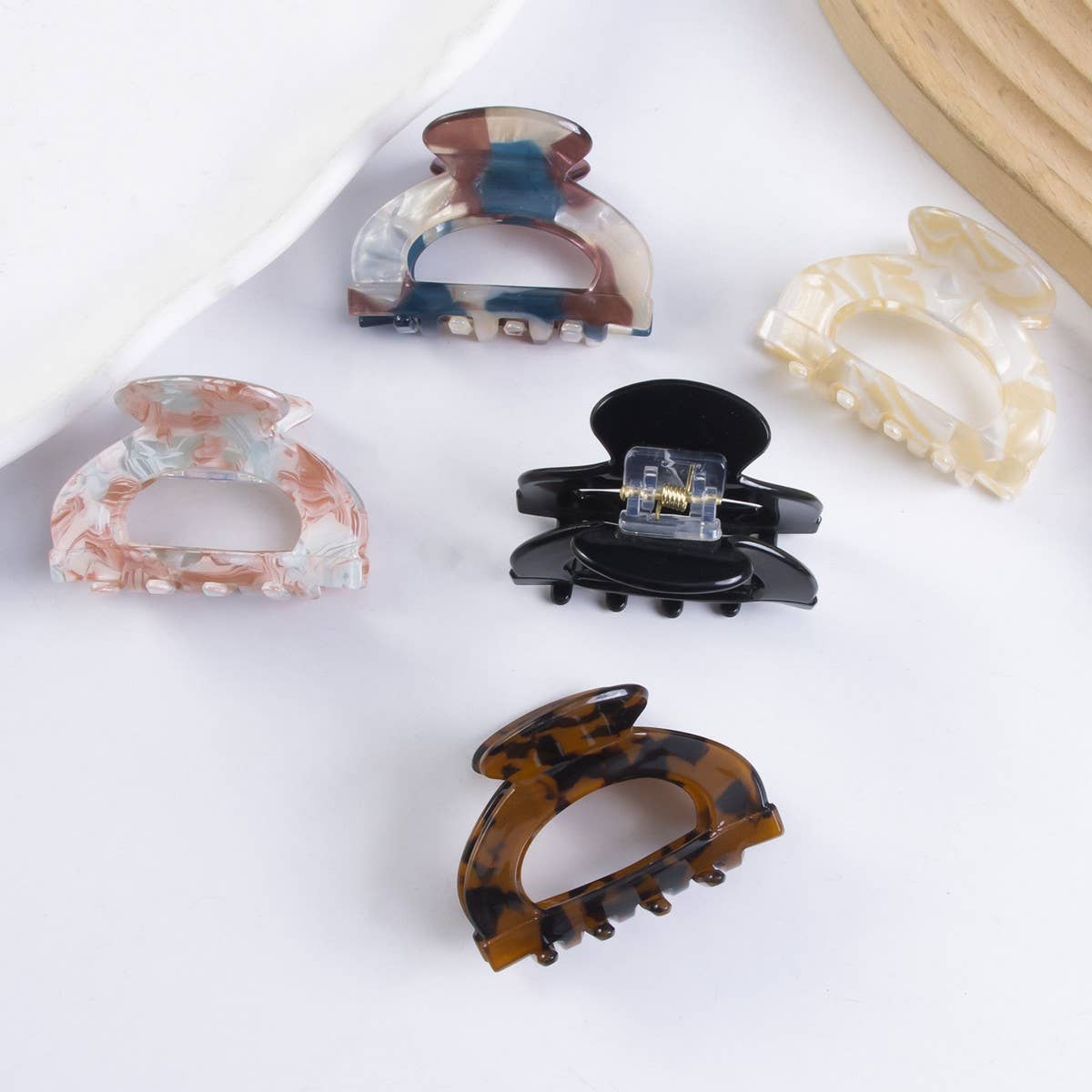 CWAHA1438_SIMPLE MEDIUM HAIR CLAW CLIP