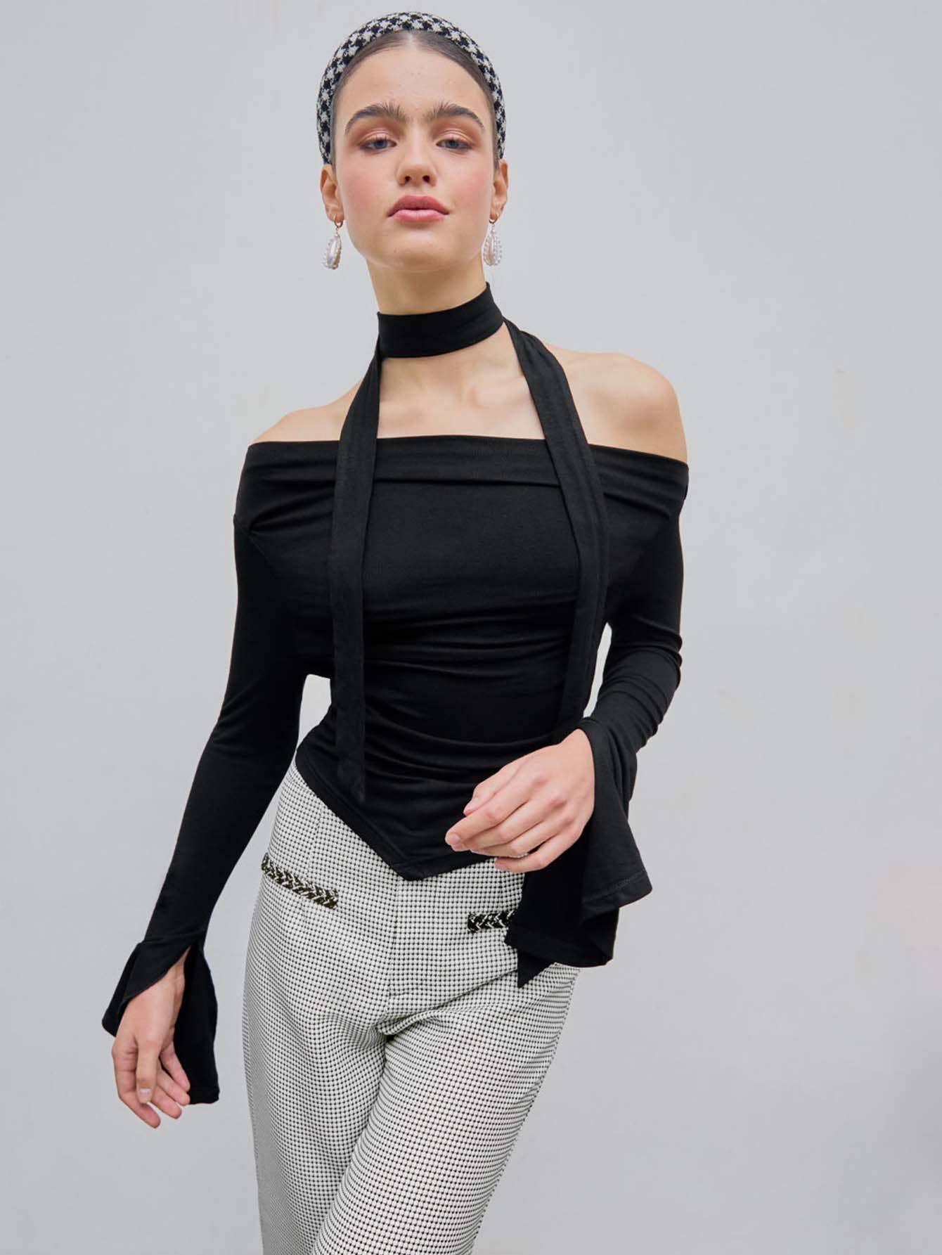 LINE NECK OFF-THE-SHOULDER DESIGN CROPPED TOP