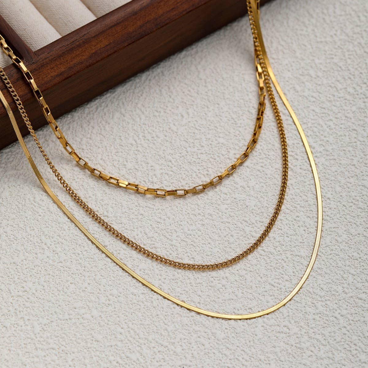 FASHIONABLE 18K GOLD PLATED THREE-LAYER NECKLACE_CWMM3629