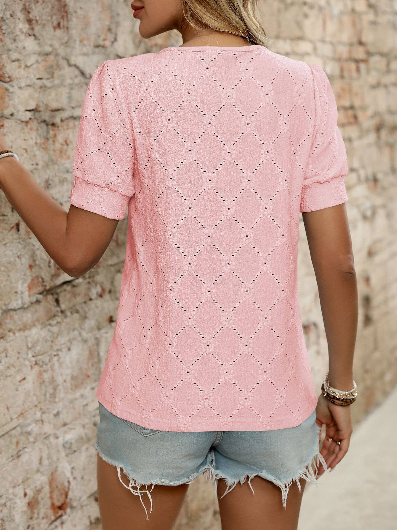 Solid color round neck cut-out button T-shirt