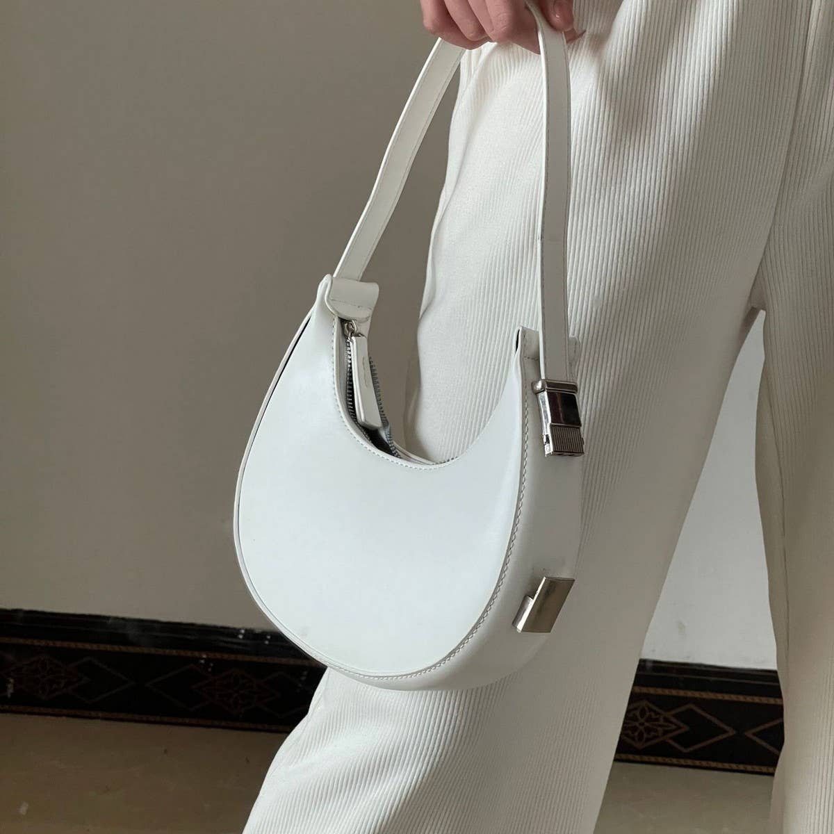 CWAB4834_NEW VERSATILE CRESCENT-SHAPED UNDERARM BAG