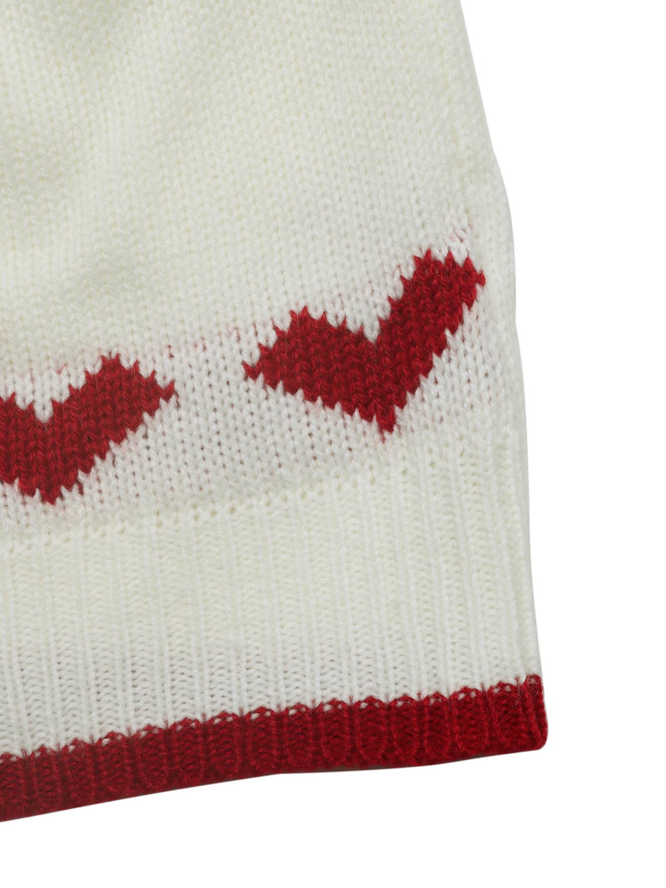 Round-neck heart-shaped jacquard sweater