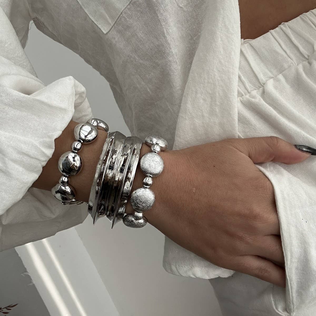 HIGH-GRADE METAL IRREGULAR GLOSSY OPEN BRACELET