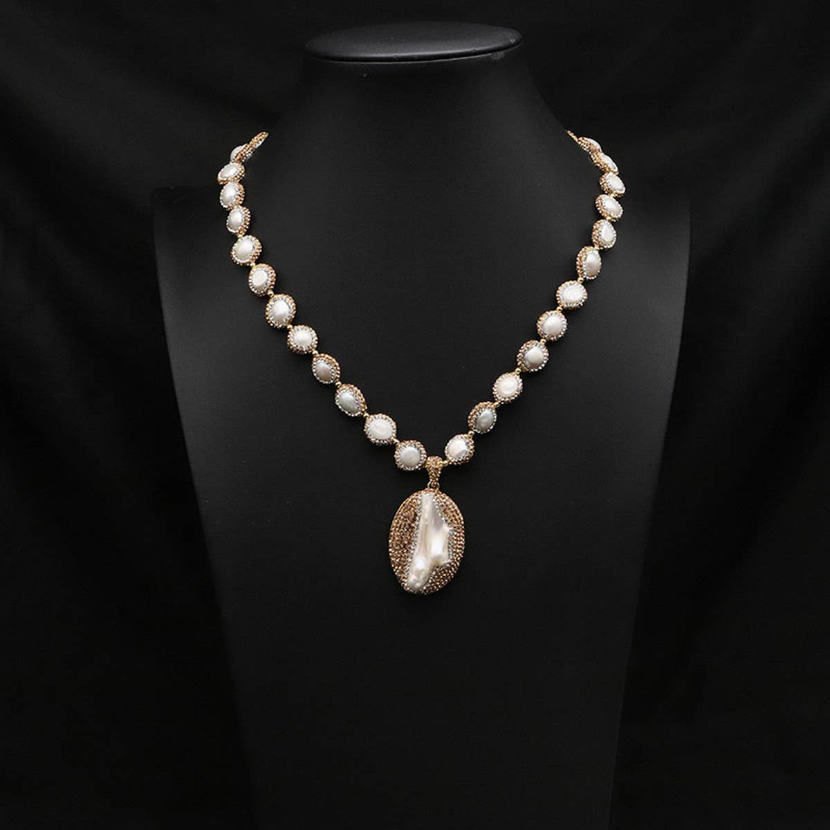 NATURAL FRESHWATER PEARL PETAL NECKLACE