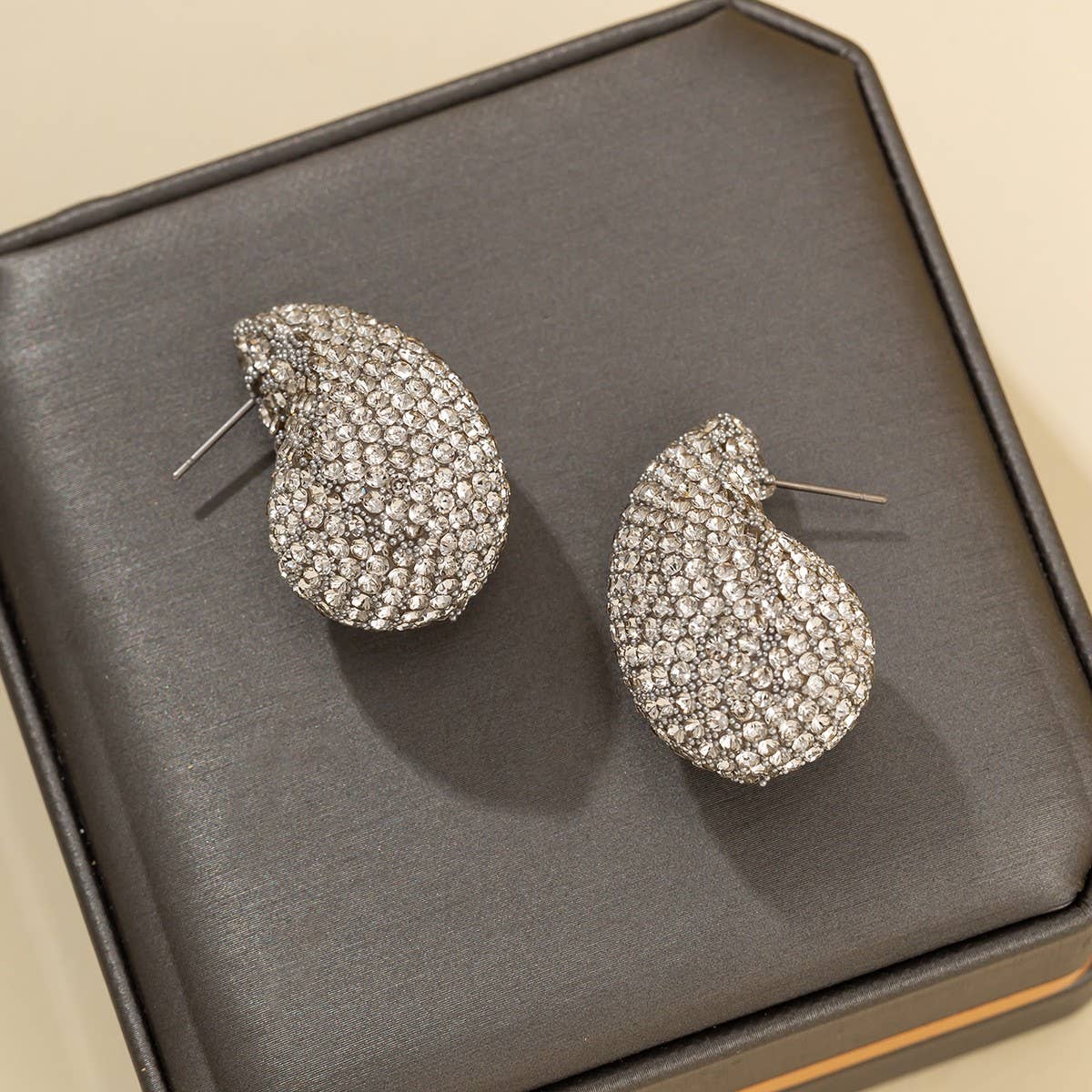 RETRO FULL DIAMOND PUNK STYLE DROP EARRINGS_CWAJE1143