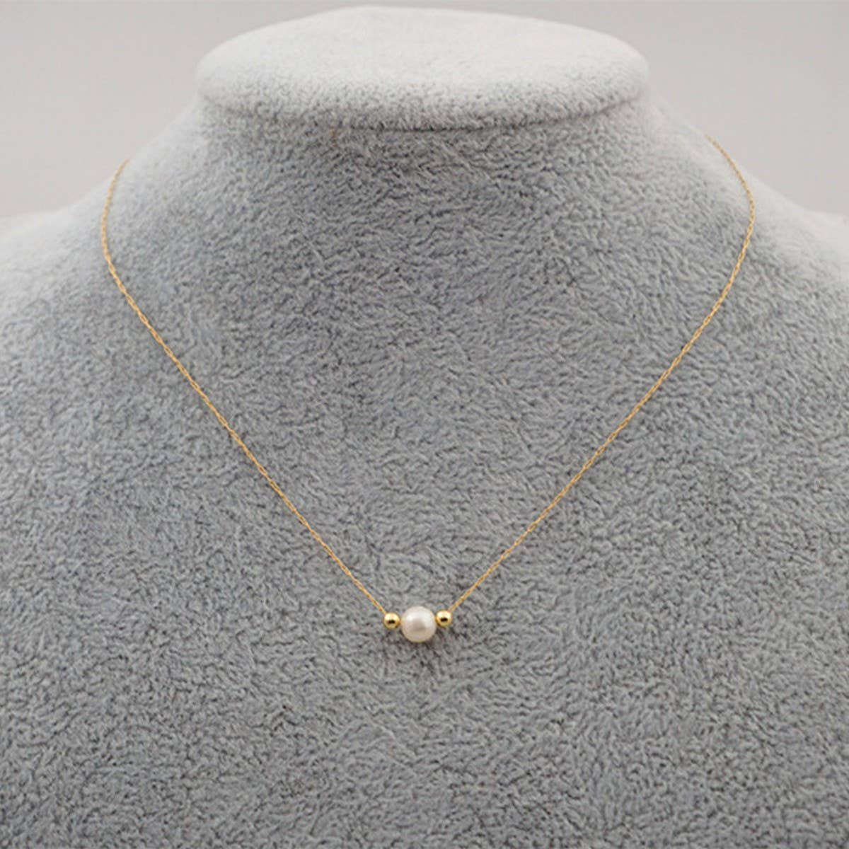 SMALL TEMPERAMENT PEARL CLAVICLE NECKLACE_CWAJE1669