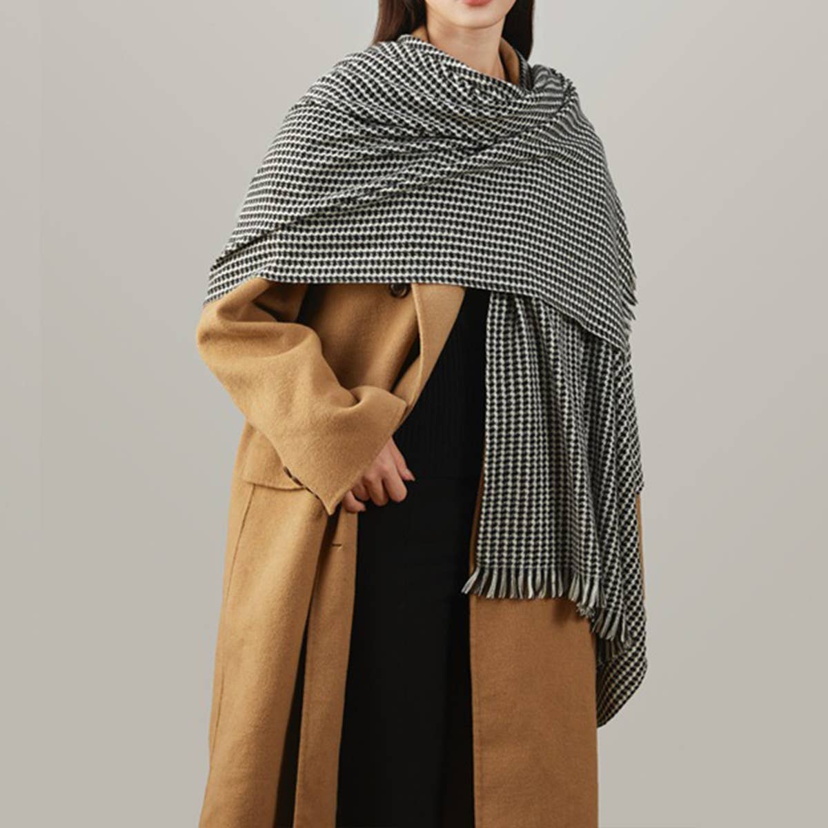 FASHIONABLE HOUNDSTOOTH TASSEL SCARF