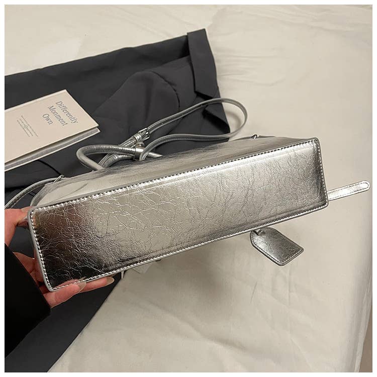 Glossy fashionable single-shoulder underarm bag