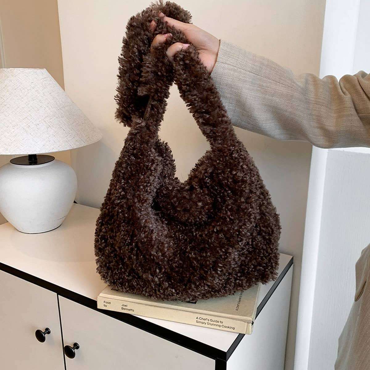 WINTER IMITATION LAMBSWOOL SHOULDER PLUSH BAG_CWAB4010