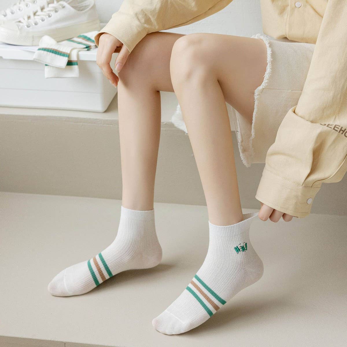 STRIPED EMBROIDERED BUNNY SOCKS FOR WOMEN_CWMS2026
