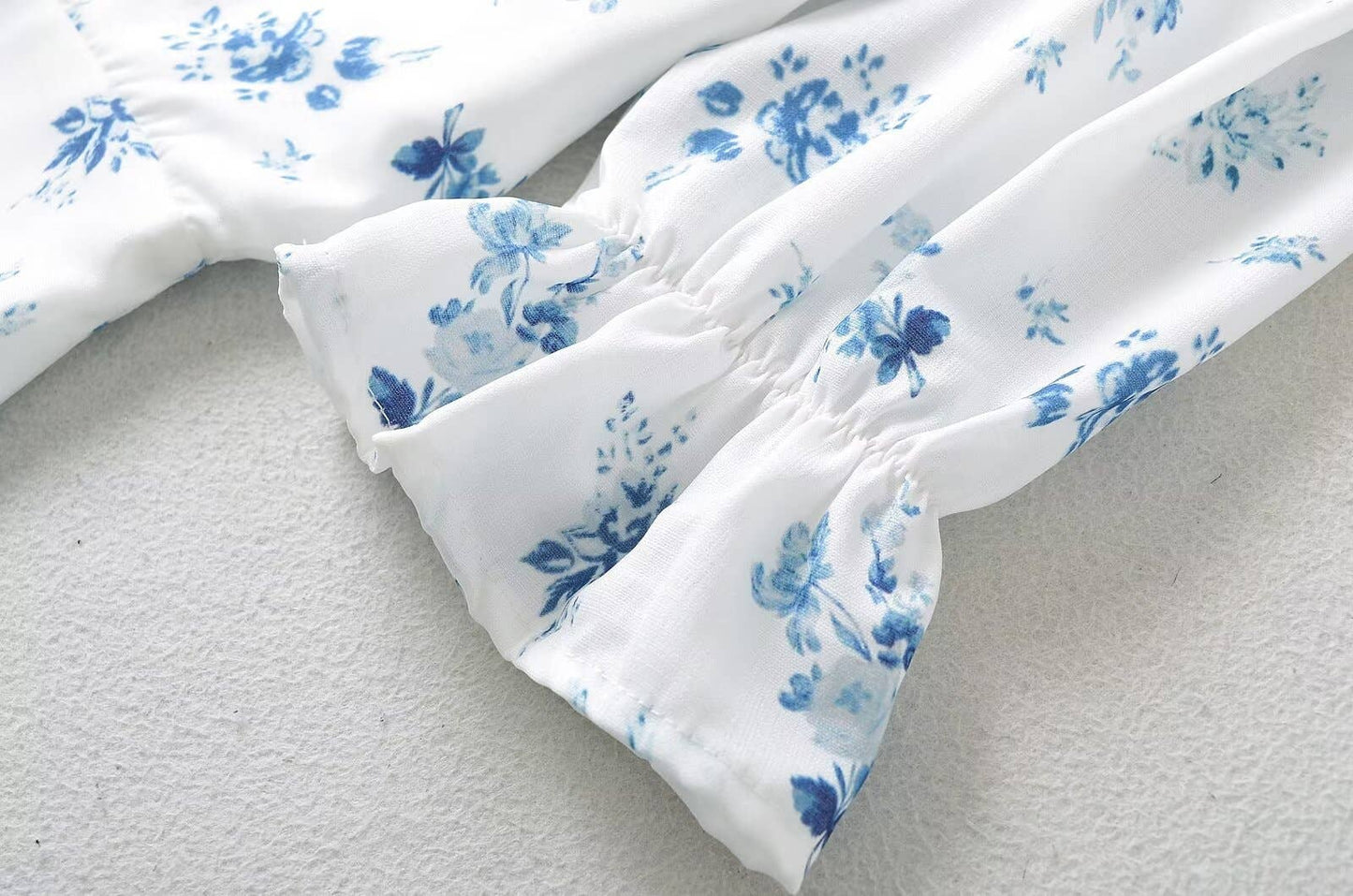 LACE-UP DRESS WITH PUFFY SLEEVES