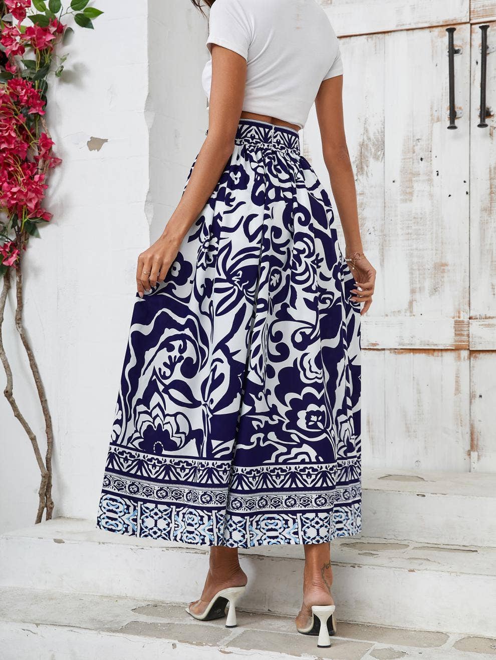 High-waisted blue white porcelain printed skirt