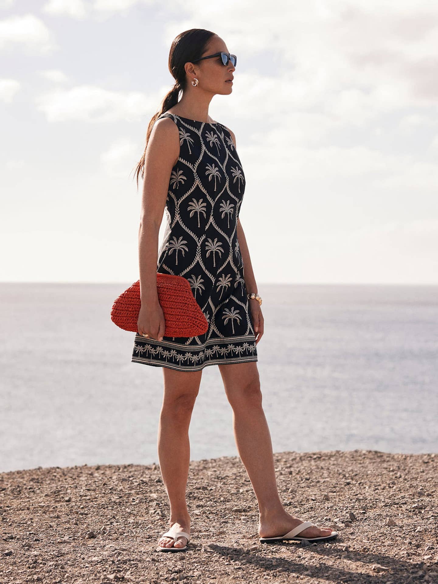 Short and elegant embroidered vest dress