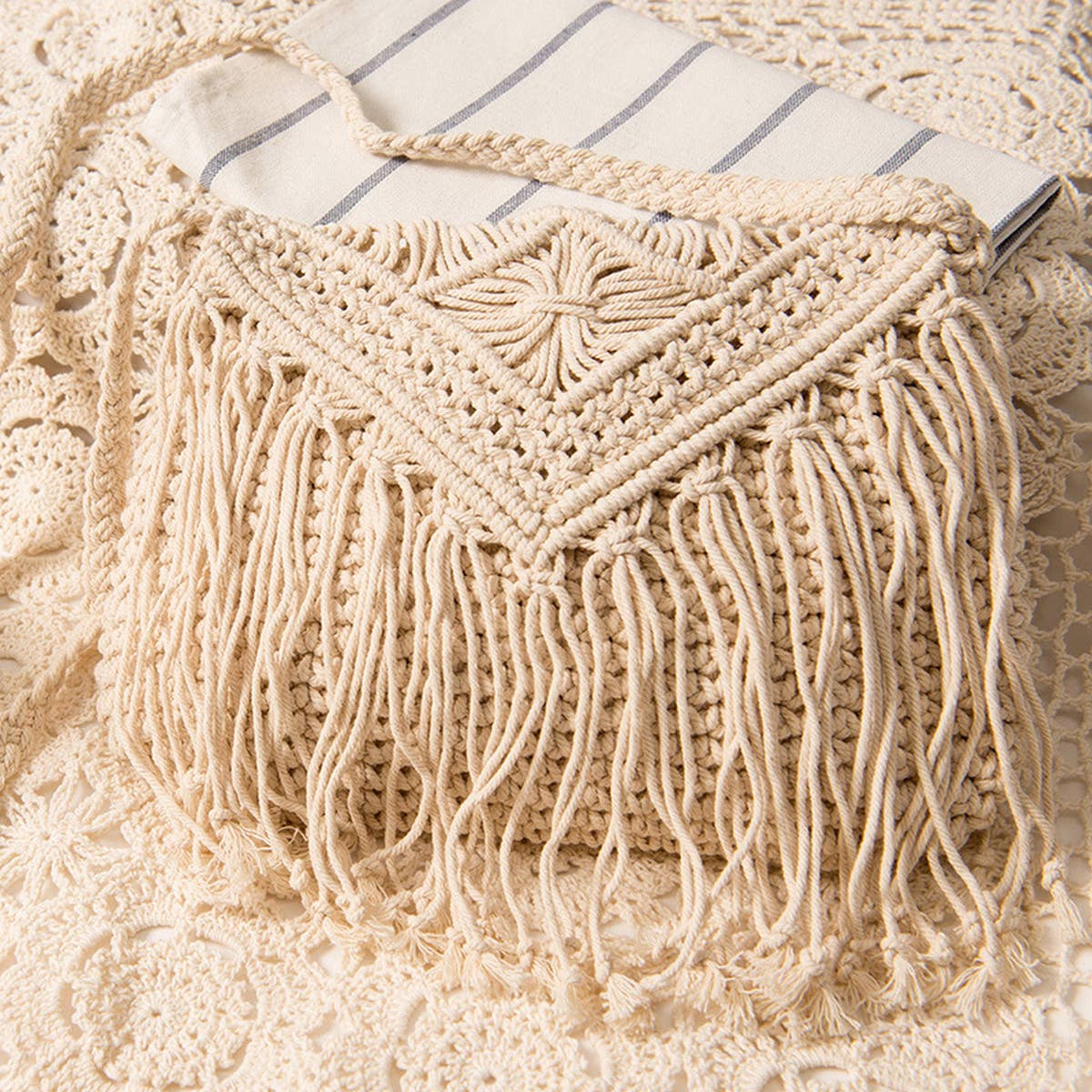 SIMPLE TASSEL CROSSBODY STRAW BAG_CWAB2035
