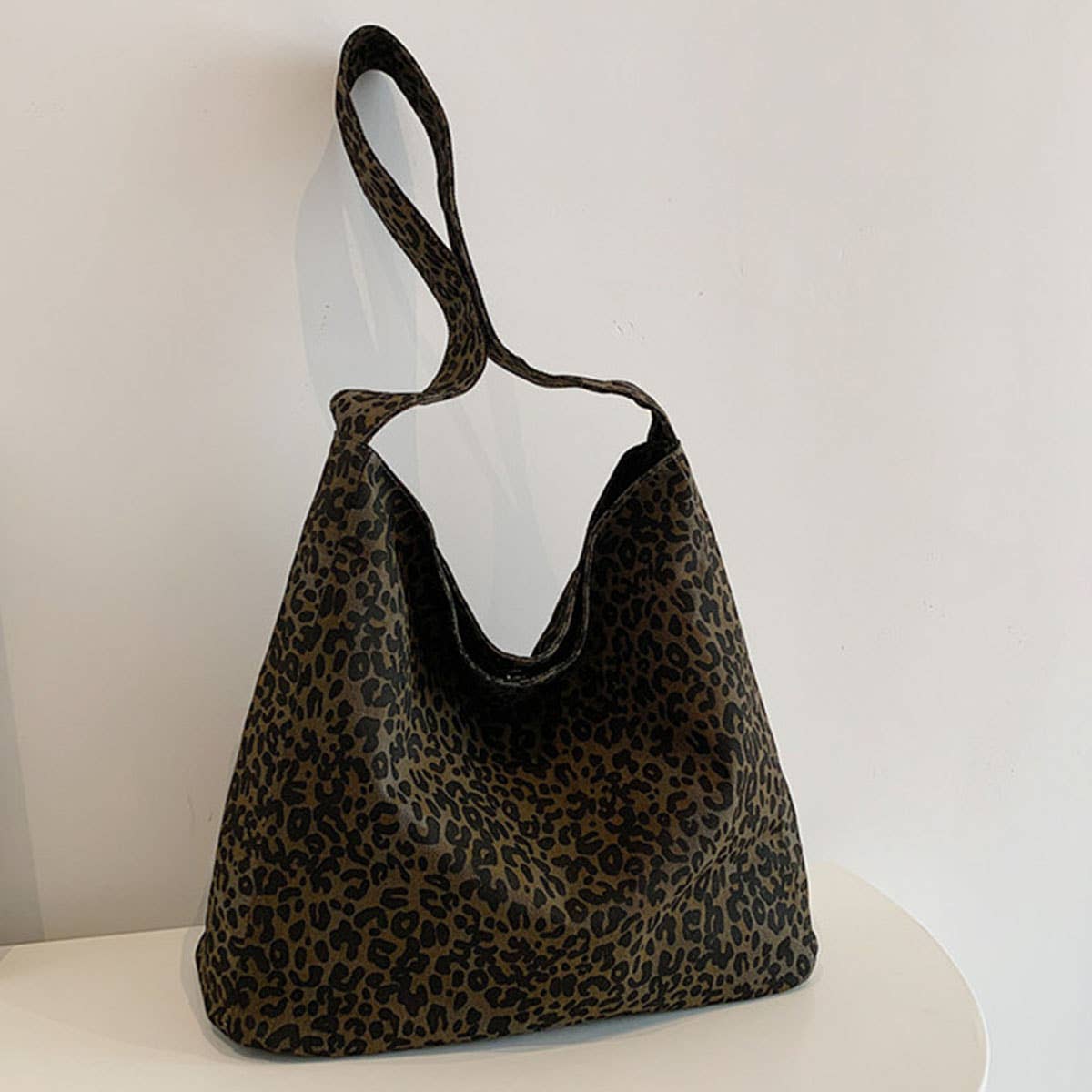 Fashionable leopard print hand-held tote bag