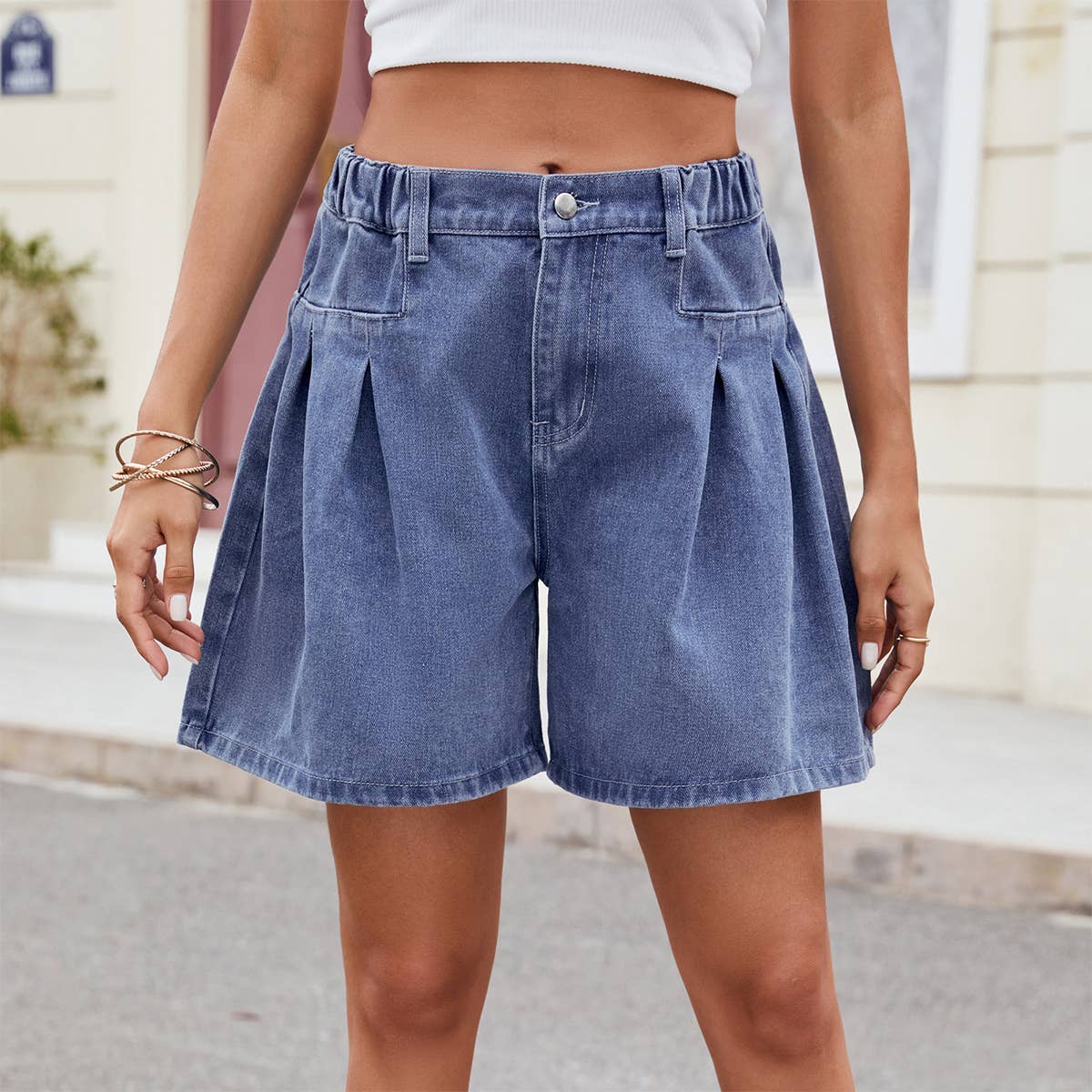 Washed loose irregularly pleated denim shorts