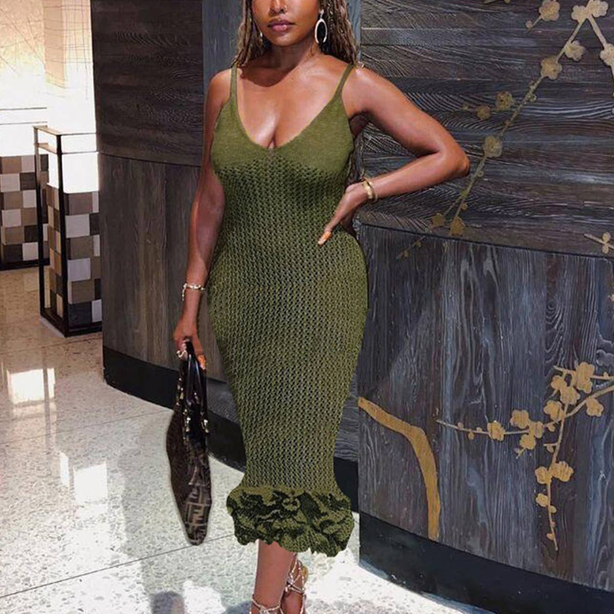 Slim-fit dress with wooden ear trim