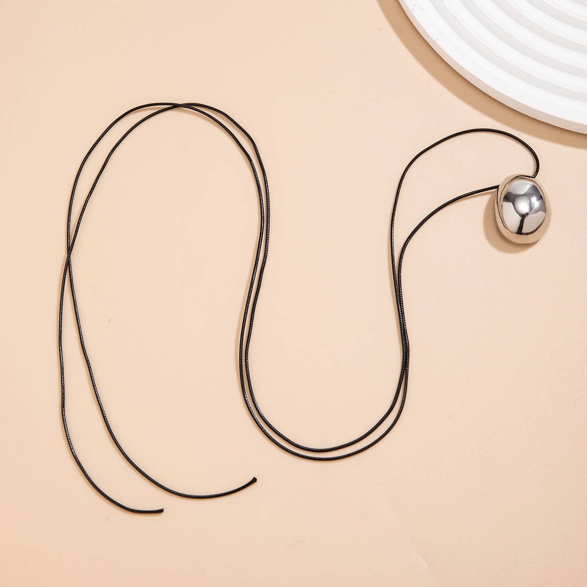 DRAWN WAX THREAD NECKLACE WITH PENDANT