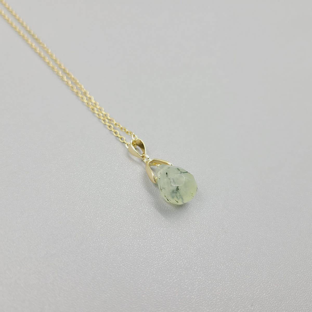 FASHIONABLE NATURAL STONE CRYSTAL PENDANT NECKLACE