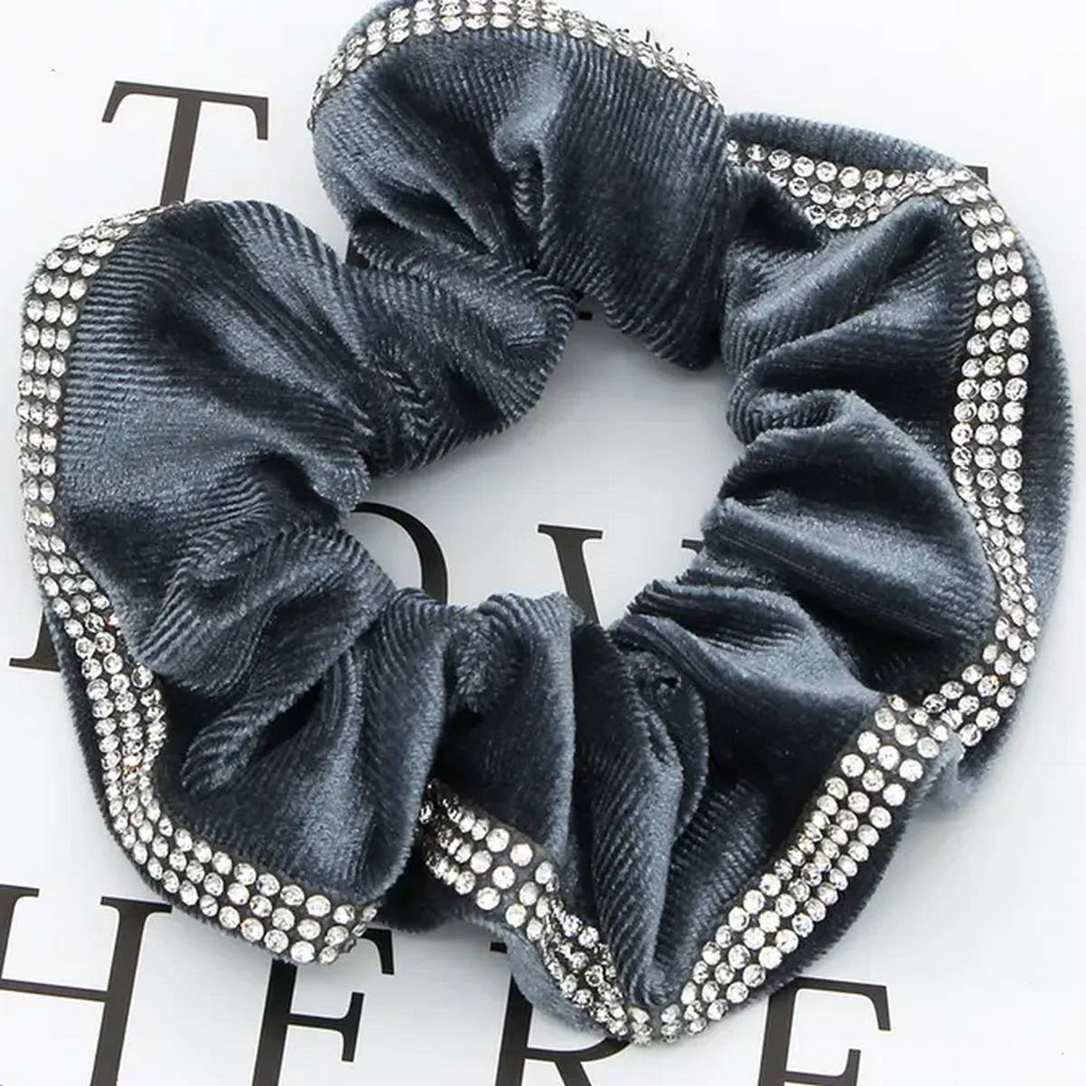 SOLID COLOR  VELVET SCRUNCHIE_CWAHA0173