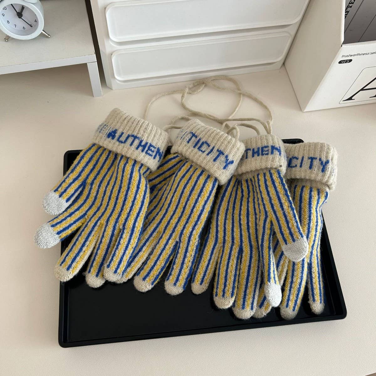 WOOLEN STRIPED TOUCH SCREEN WARM HALTER GLOVES_CWAG0188