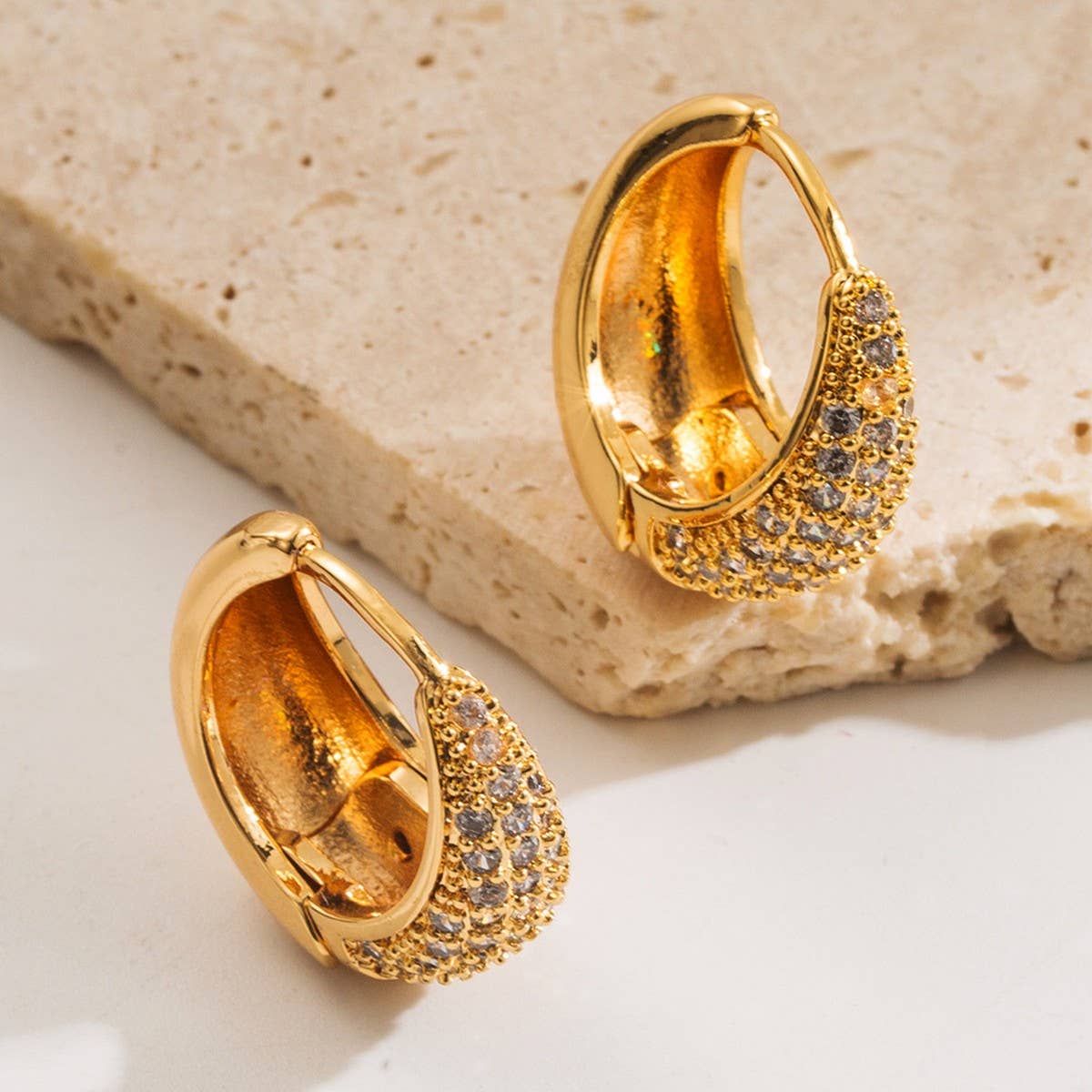 18K Gold Geometric Hoop Earrings for Women_CWMM8512