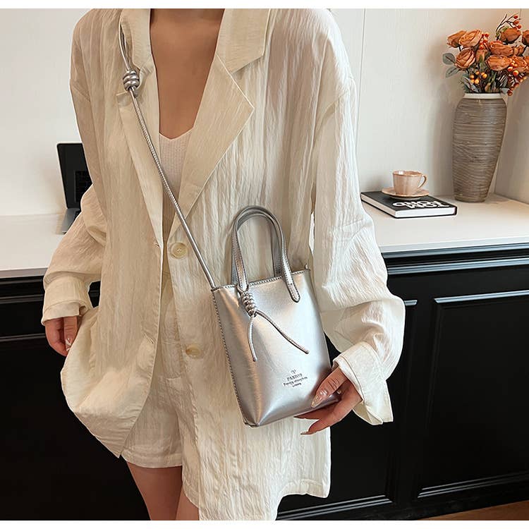 Glossy simple and niche single-shoulder bag