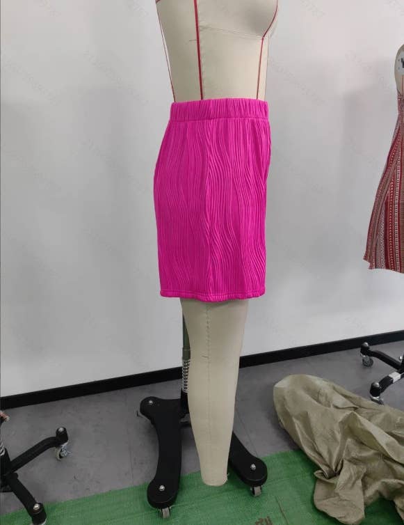 Solid-color high-waisted textured casual shorts