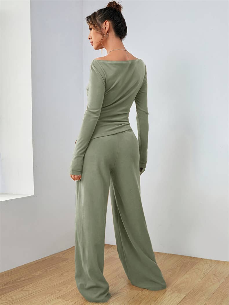 Loose-fitting top and wide-leg pants set
