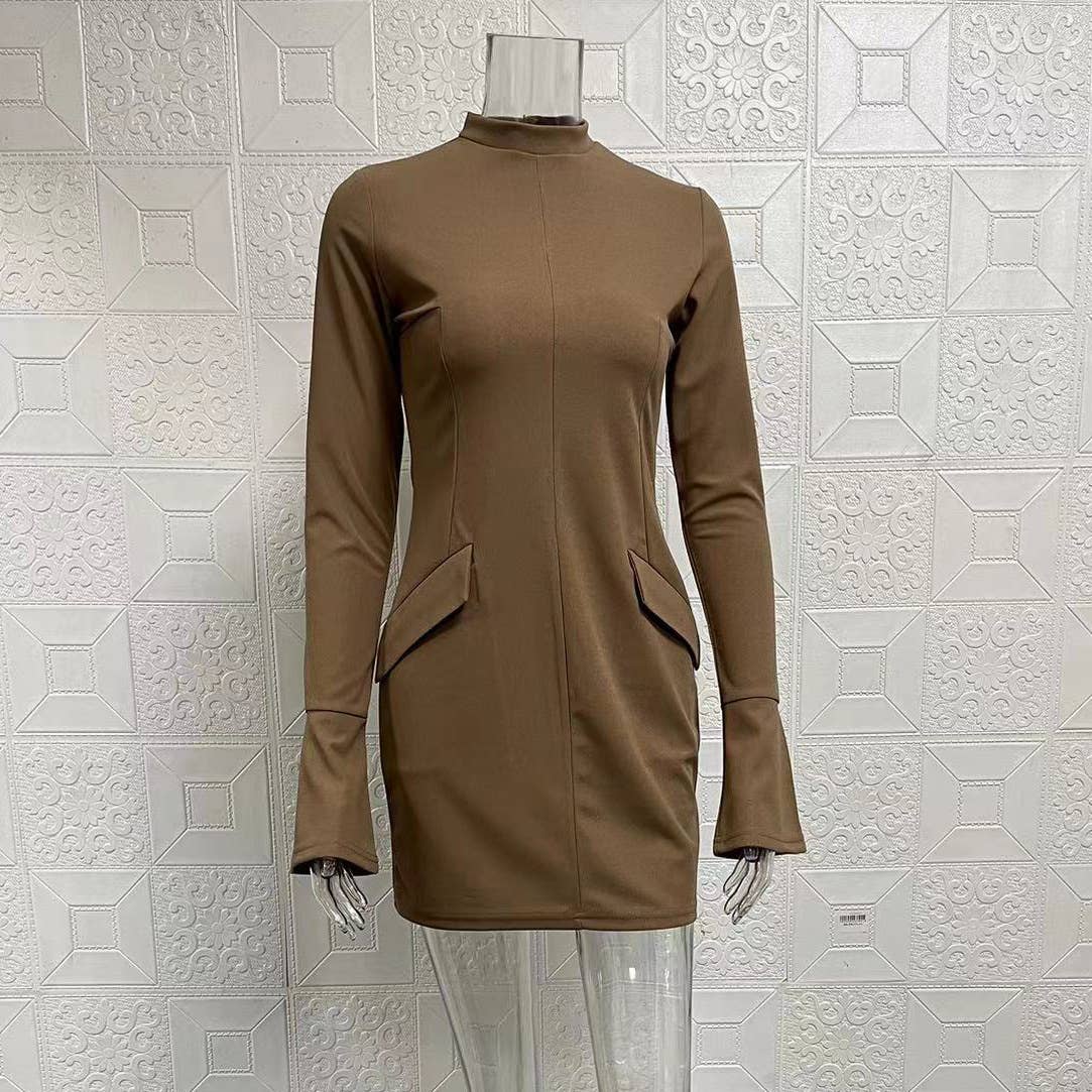 Elegant and fitted long-sleeved short dress