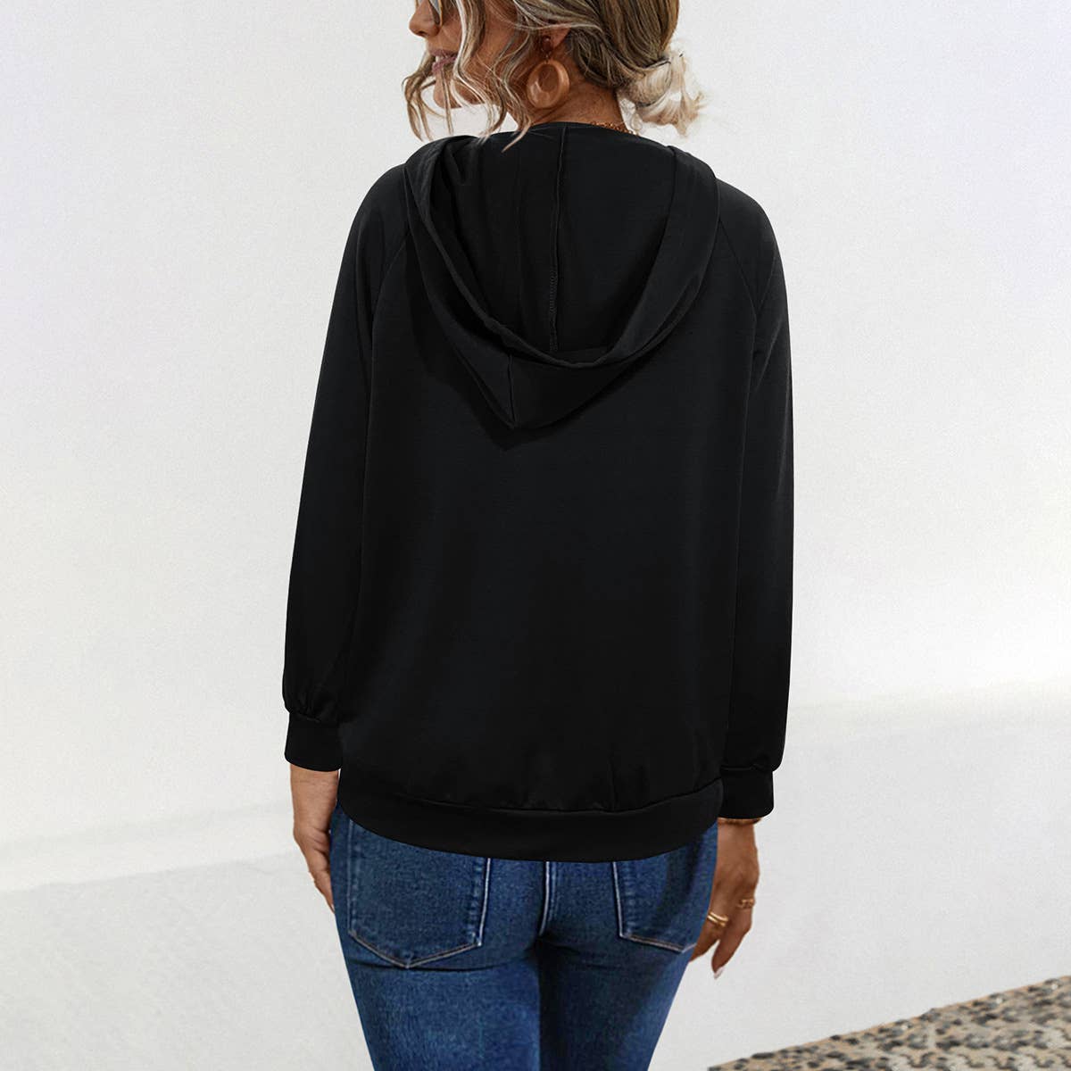 HOODIE WITH LONG SLEEVES AND BUCKLES