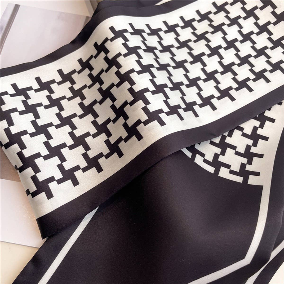 FASHIONABLE AND VERSATILE DOUBLE-LAYER HEAD SCARF_CWASC1513