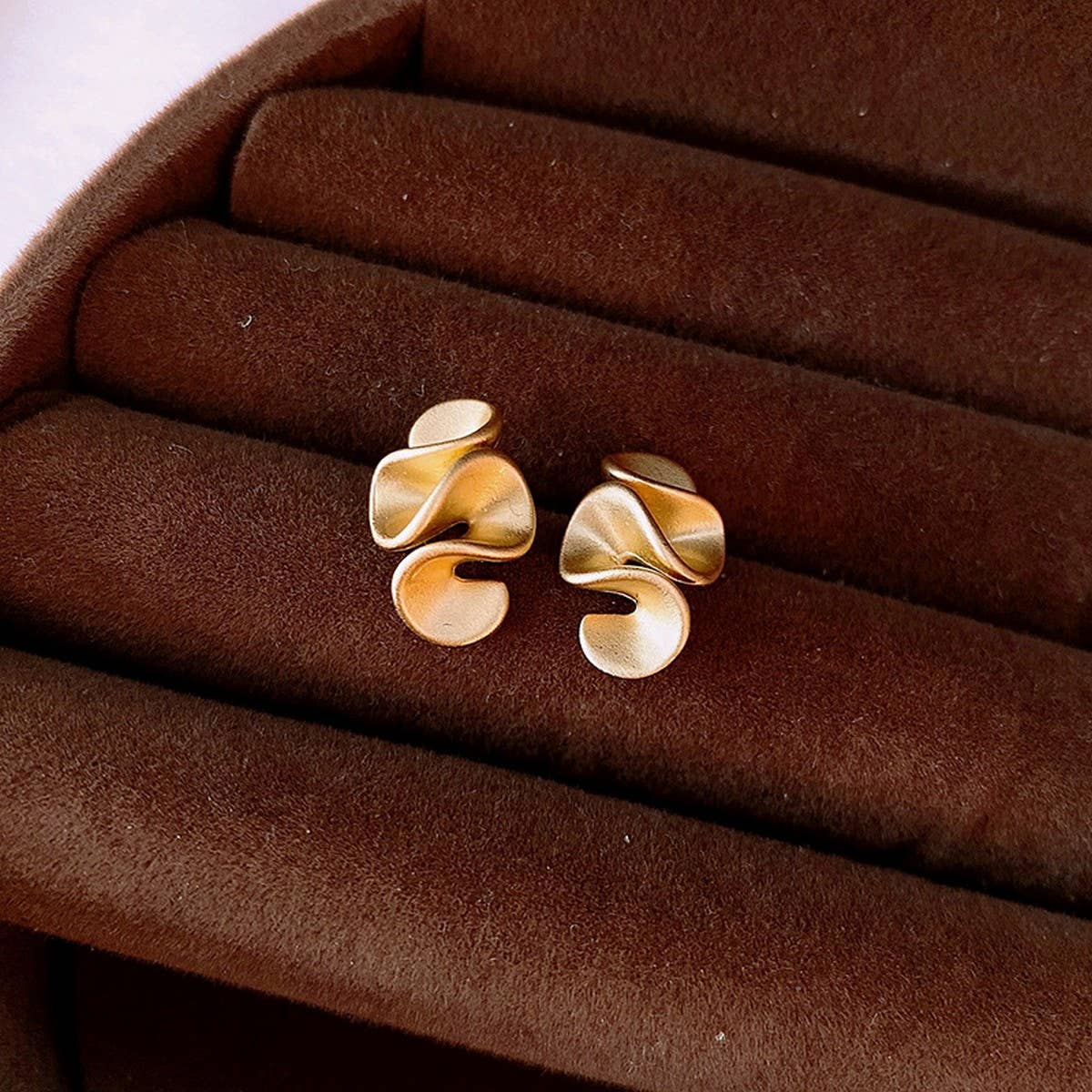 SMALL FRESH RUFFLED PLEATED HIGH-END EARRINGS_CWAJE2353