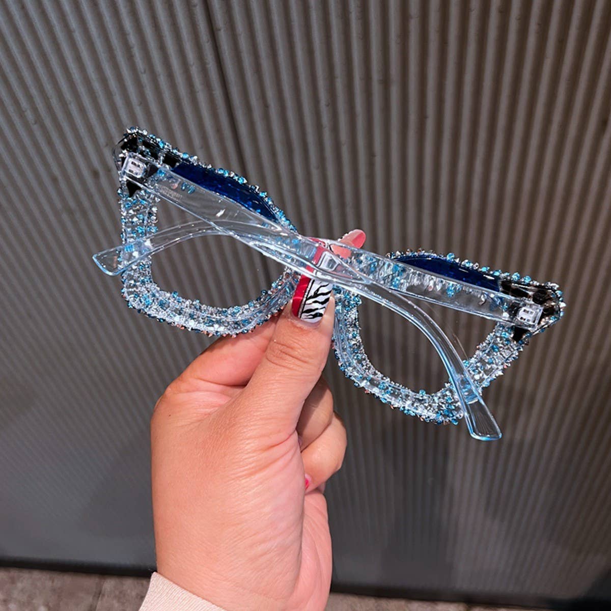 BLACK FRAME CAT-EYE GLASSES WITH RHINESTONES_CWASG0764