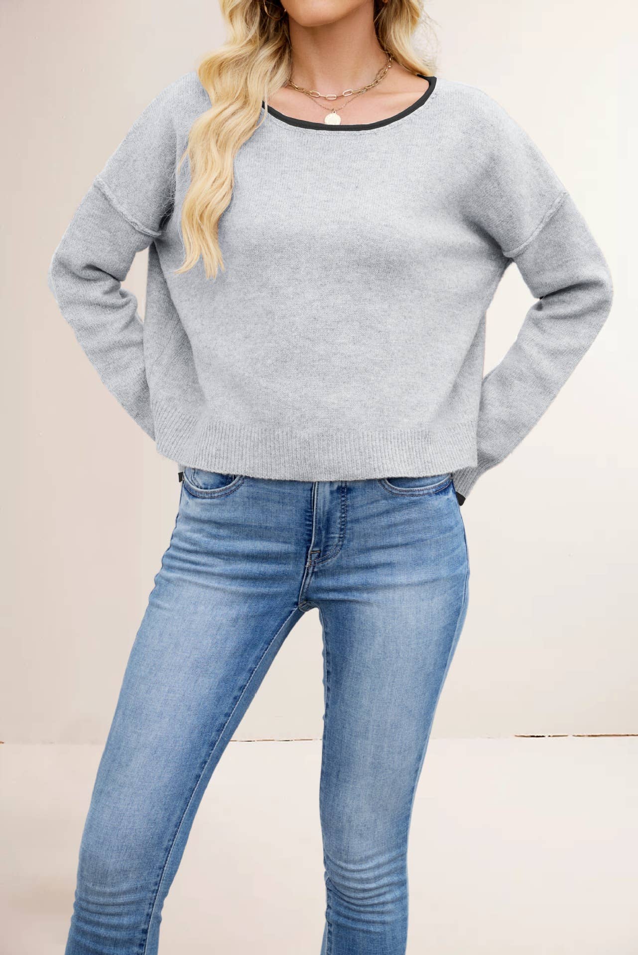 Round-neck,color-blocked loose pullover sweater