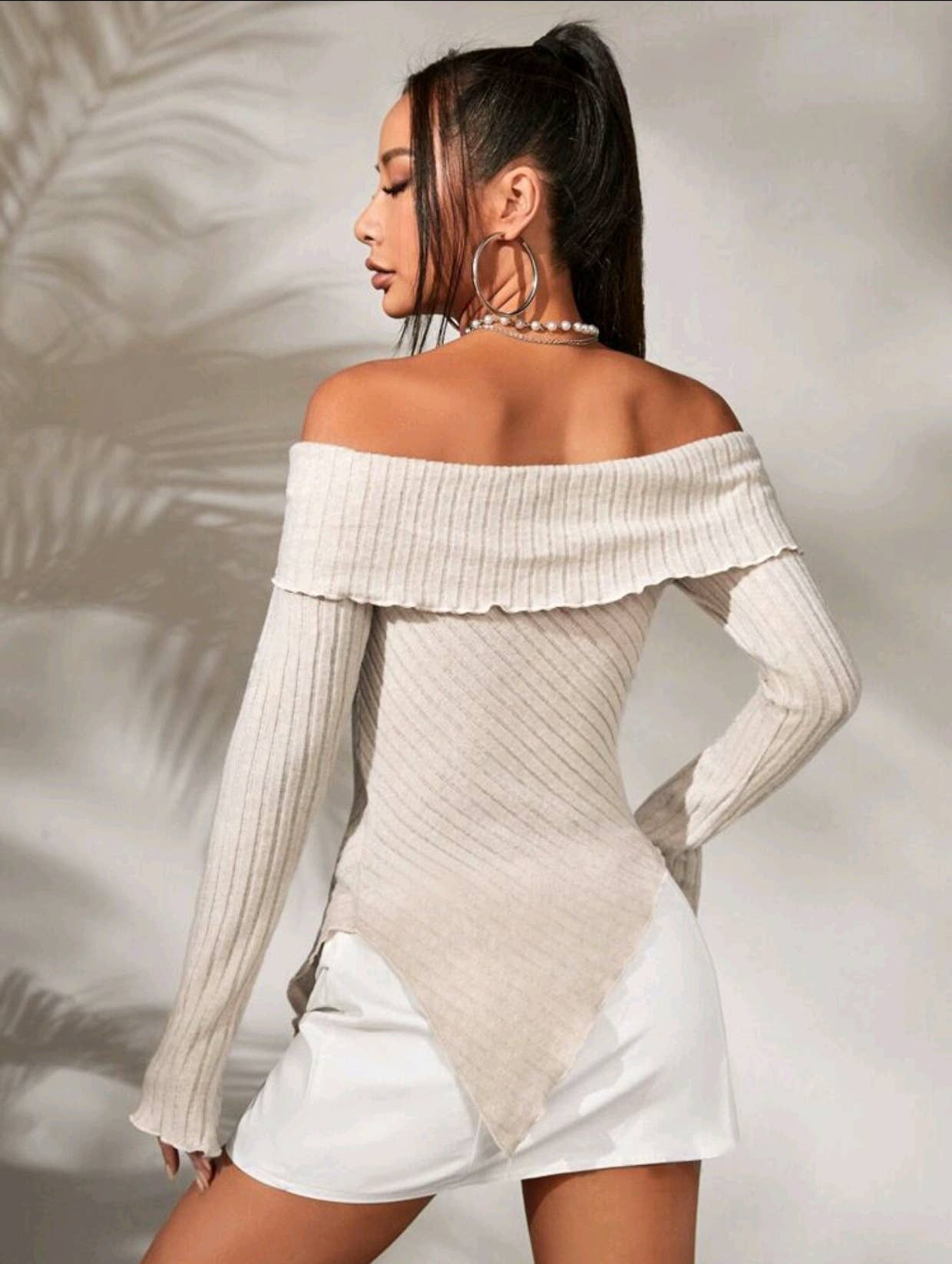 Solid-color one-shoulder long-sleeved T-shirt