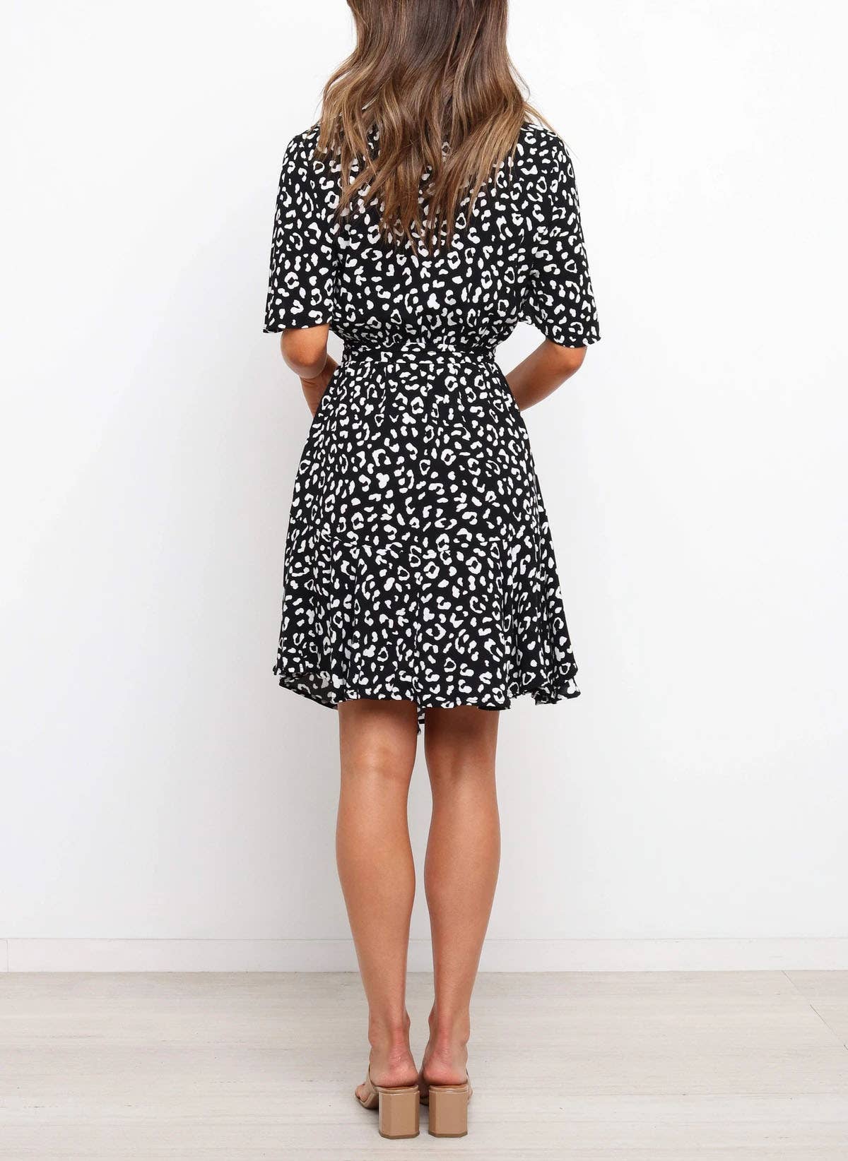 LEOPARD PRINT BELTED V-NECK DRESS