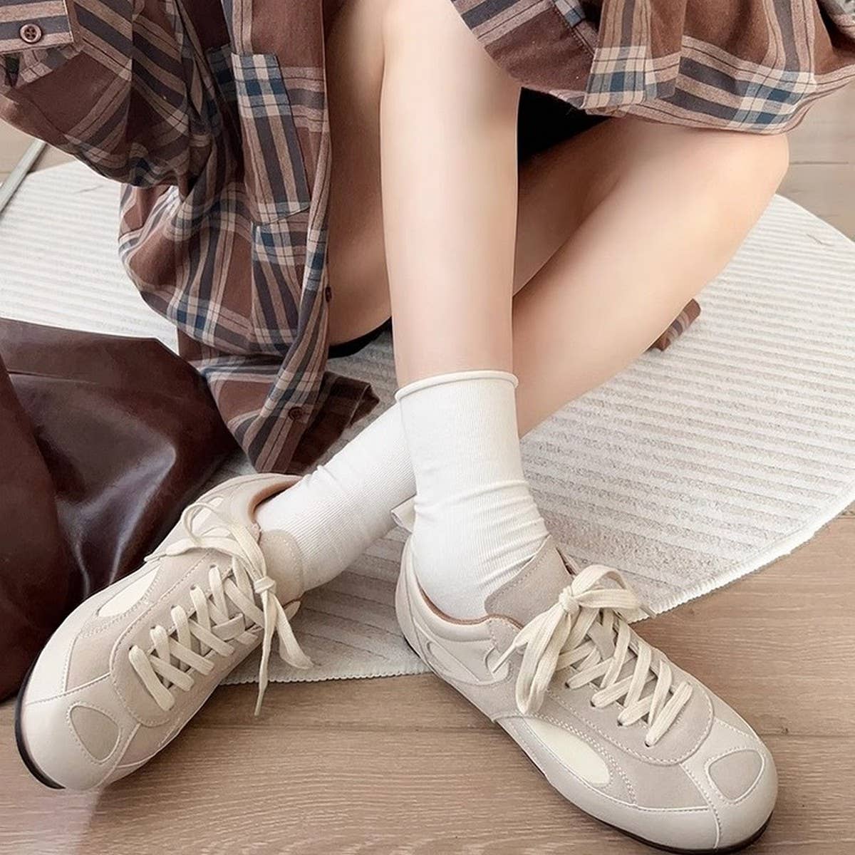 Retro Colorblock Sneakers in Wine Red Style_CWSHF0168