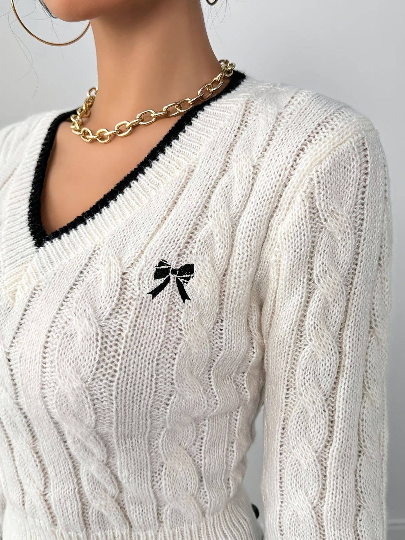 V-neck bow embroidery casual knitted top