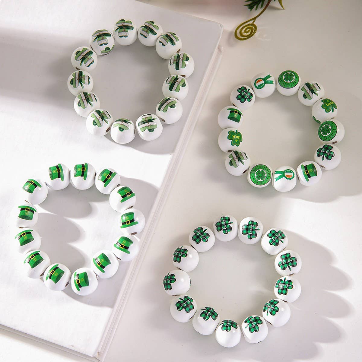 ST. PATRICK'S DAY WHITE WOOD BEAD BRACELET SET_CWMM3505