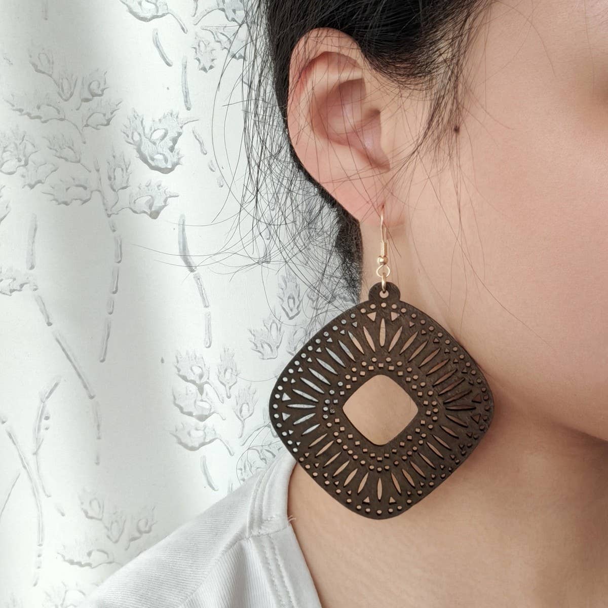 SIMPLE AND FASHIONABLE HOLLOW WATER DROP EARRINGS