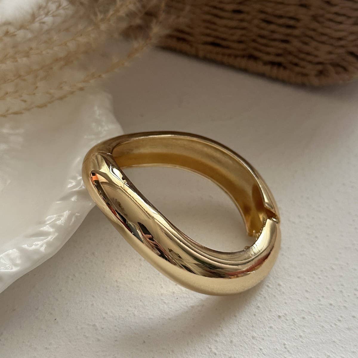 IRREGULAR HIGH-END OPEN NICHE METAL BRACELET