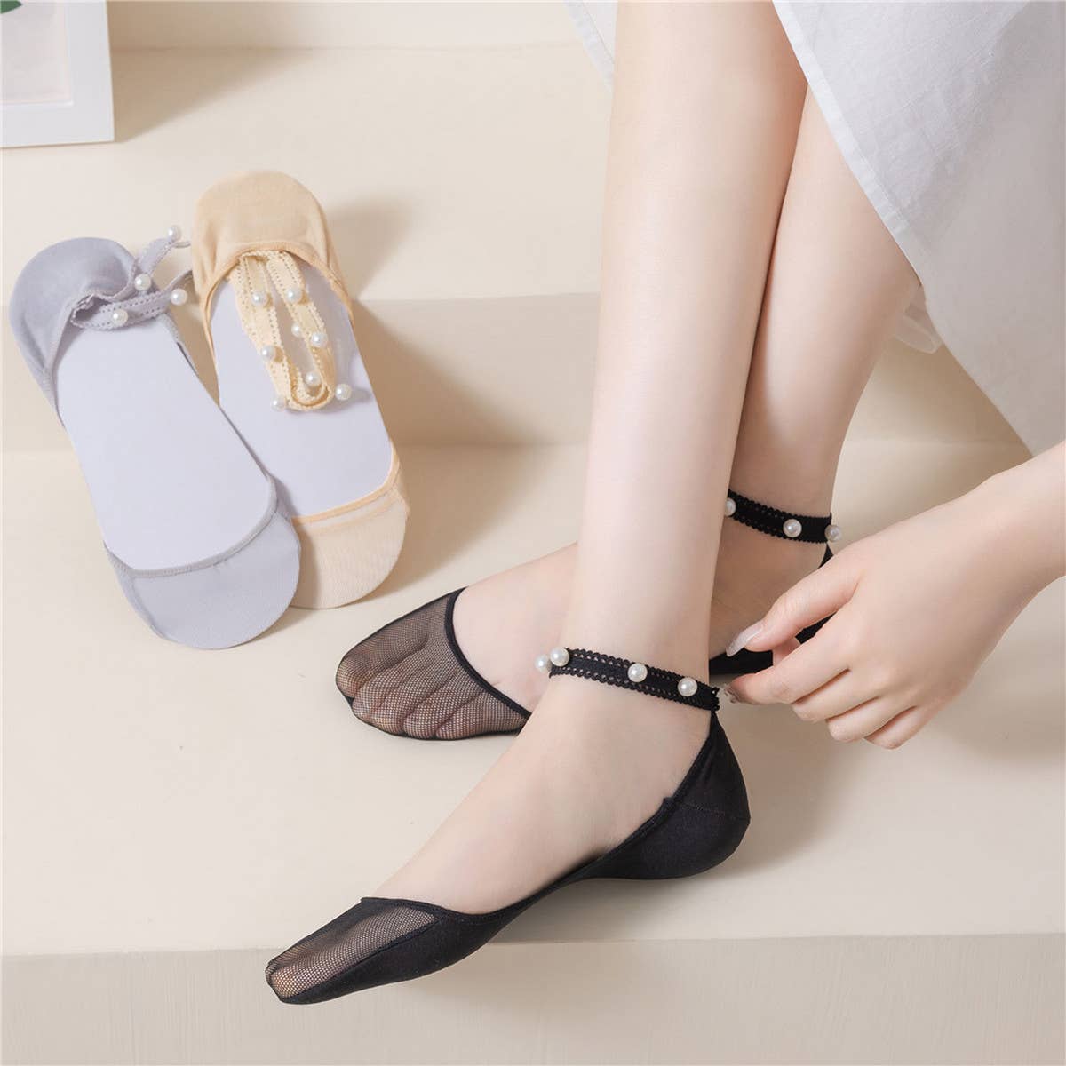 WOMEN PEARL LACE SOLID COLOR INVISIBLE SOCKS