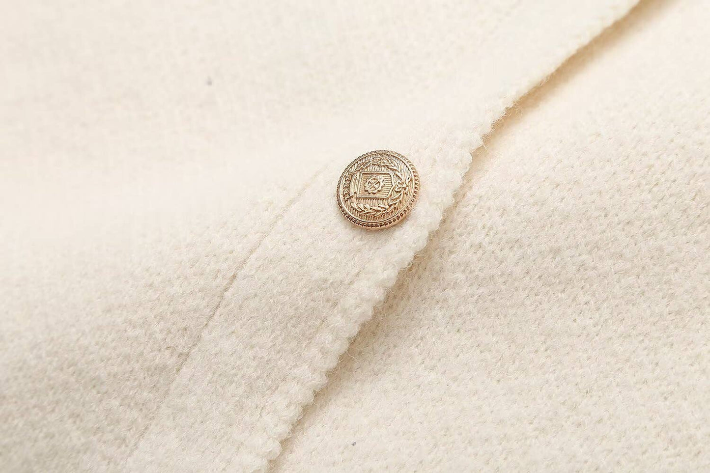 SIMPLE SINGLE BREASTED CARDIGAN WITH POCKETS