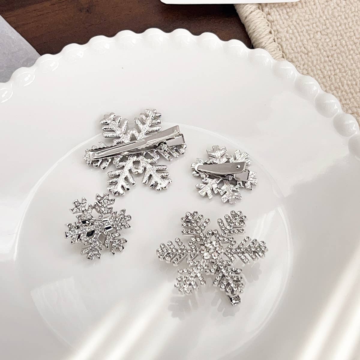 Fashionable rhinestone snowflake side hairpin