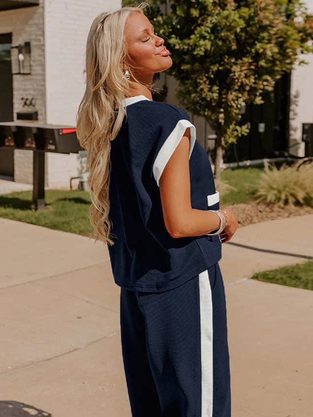 Round neck top straight pants color contrast suit